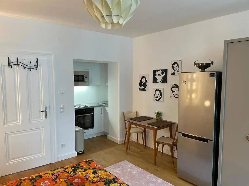 Vintage Apartment With Balcony And Parking II Wien 0*,