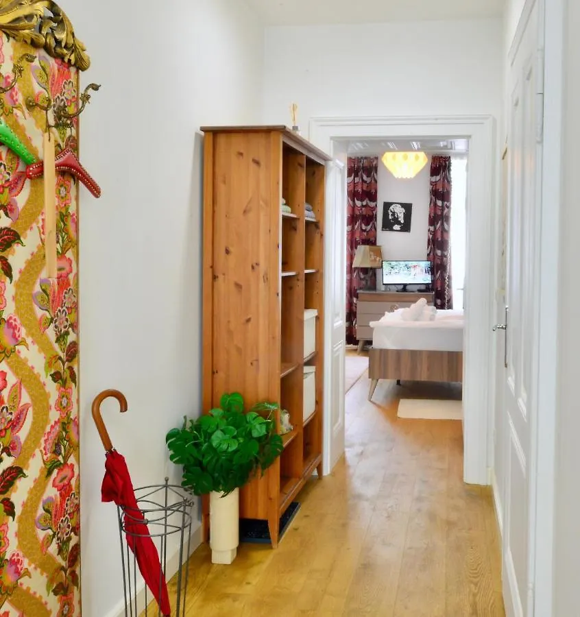 Vintage Apartment With Balcony And Parking II Wien